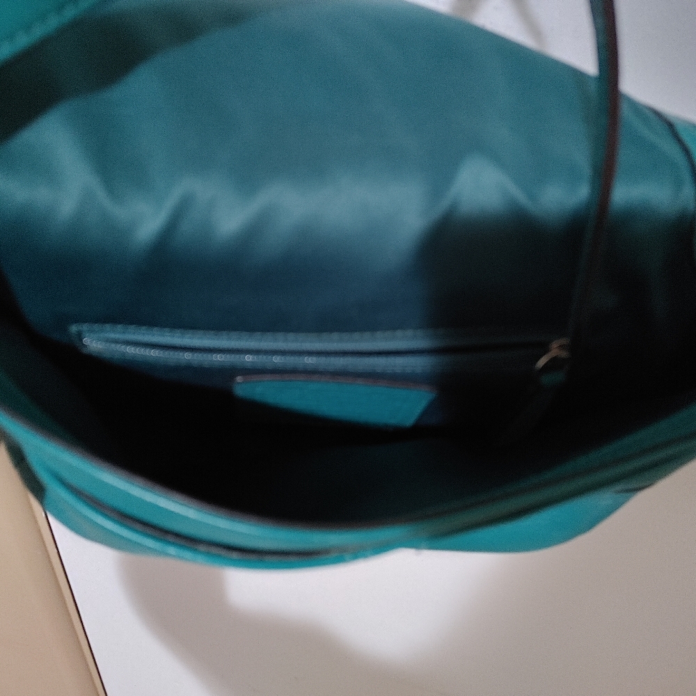 Small Coach - Picture 4 of 4